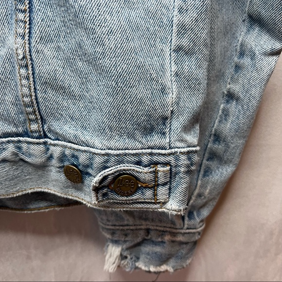 Vintage Lee Riders Denim Jacket Distressed Size Medium - Picture 5 of 15